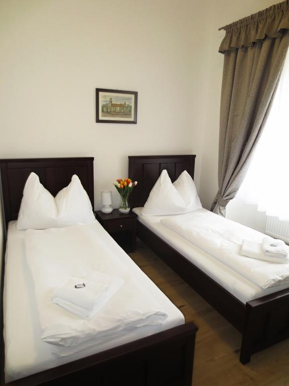 Hotel Hubertus Valtice Zimmer foto