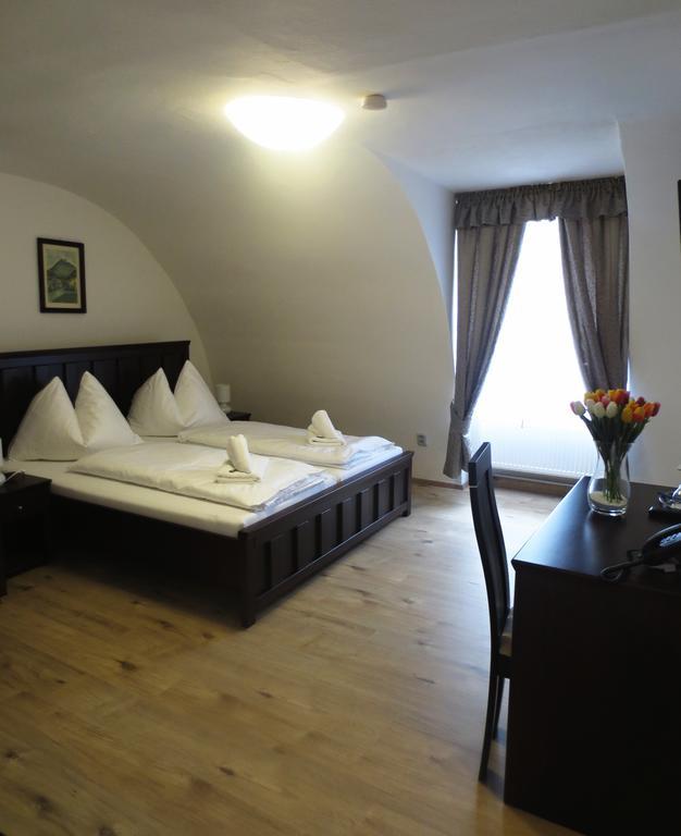 Hotel Hubertus Valtice Zimmer foto