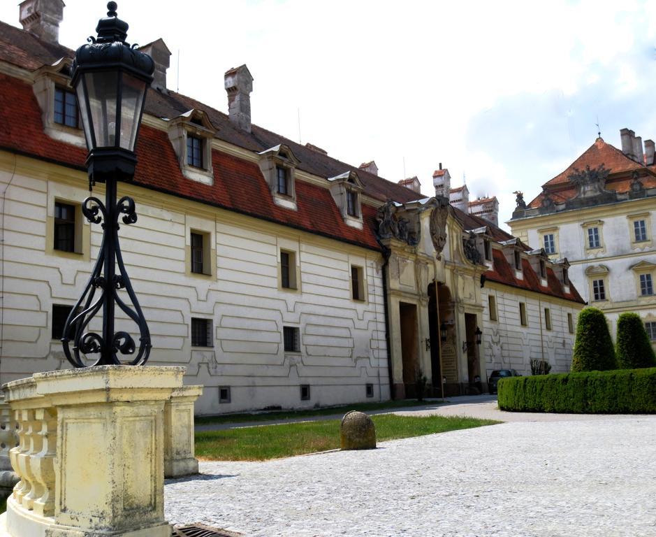 Hotel Hubertus Valtice Exterior foto