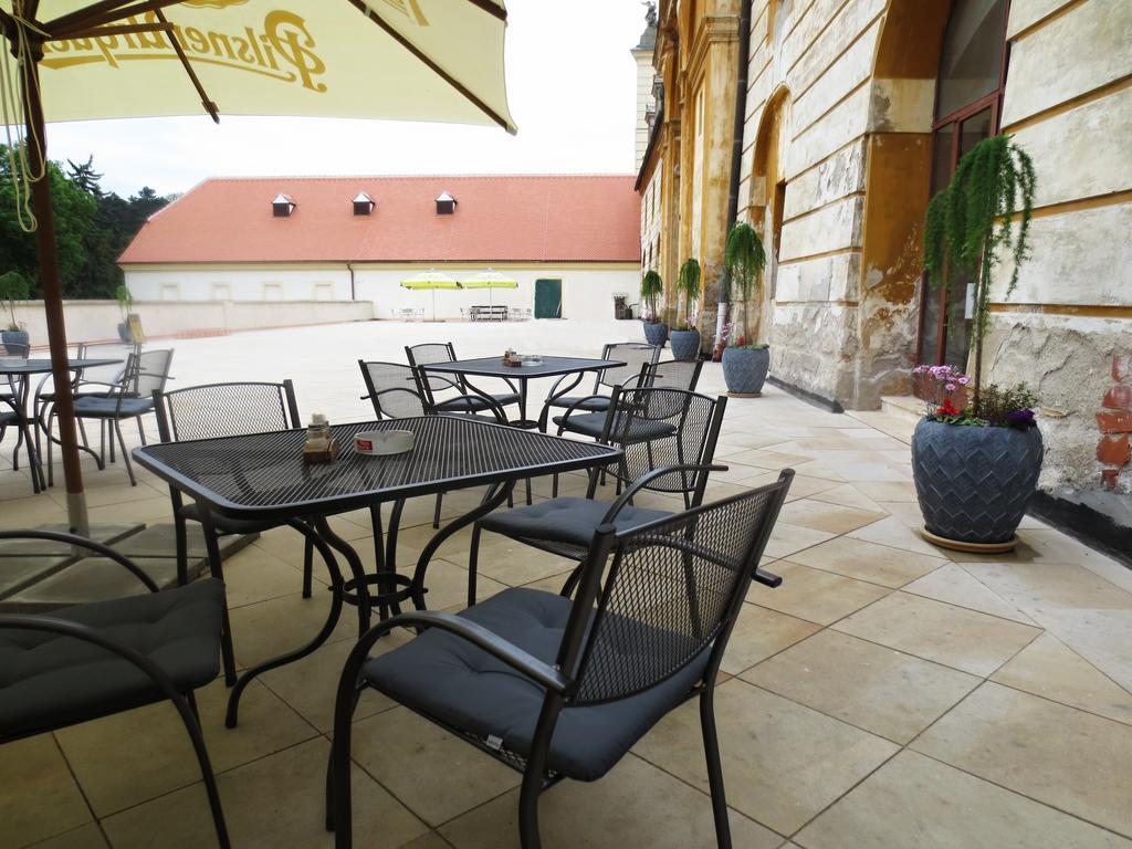 Hotel Hubertus Valtice Exterior foto