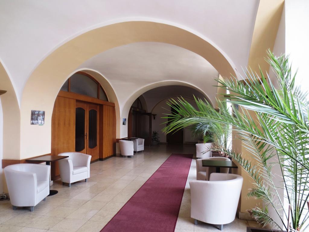 Hotel Hubertus Valtice Exterior foto