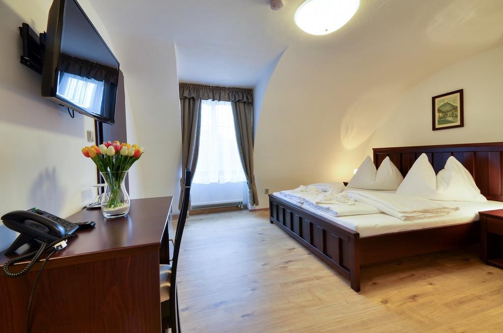 Hotel Hubertus Valtice Exterior foto